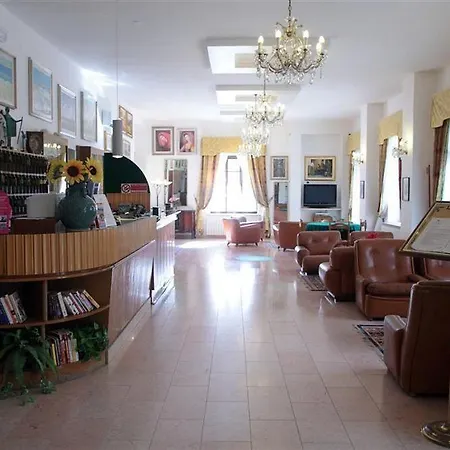 Готель La Margherita & 3*